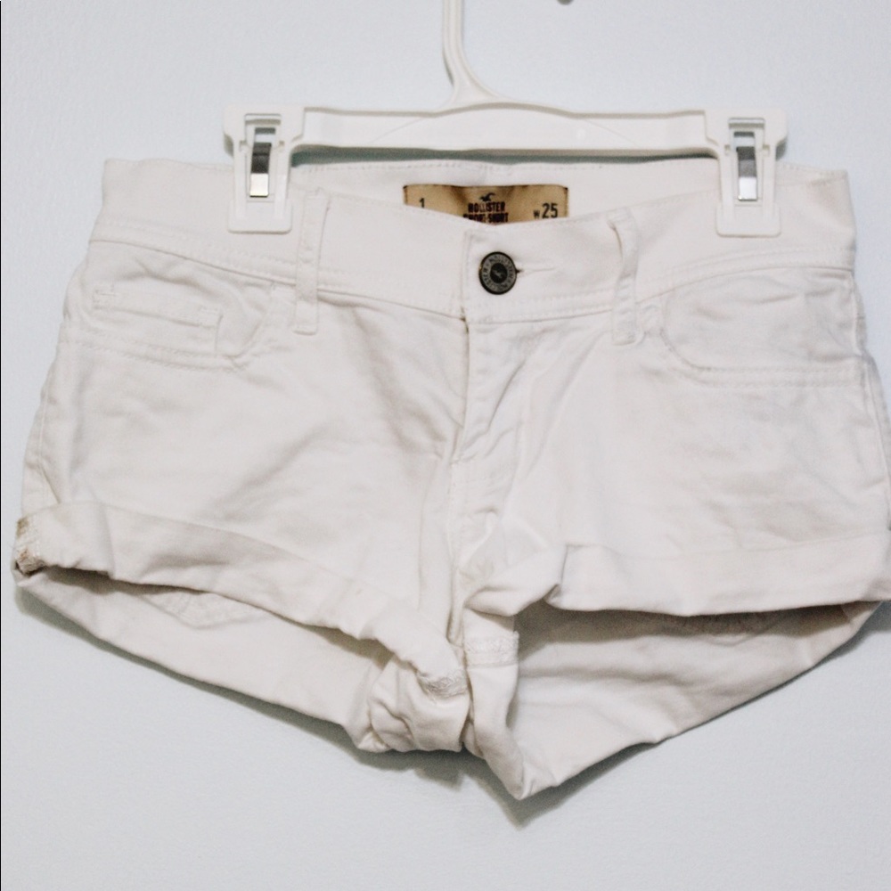 Hollister white shorts SIZE 1 W25